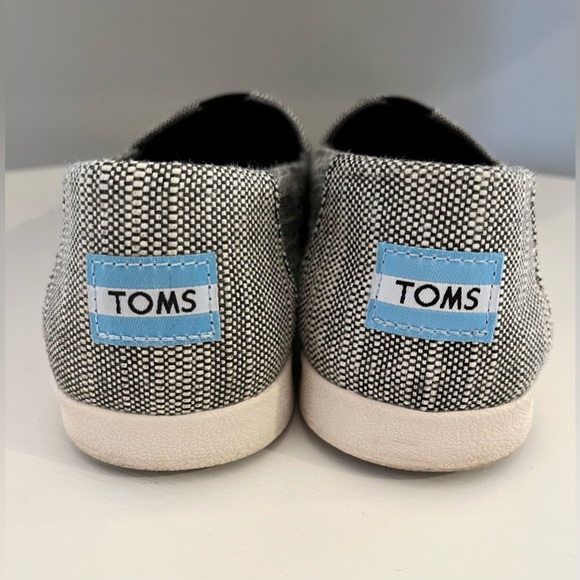 Like New TOMS Women’s Woven Canvas Avalon Slip-on Shoes Black and White - Picture 6 of 10